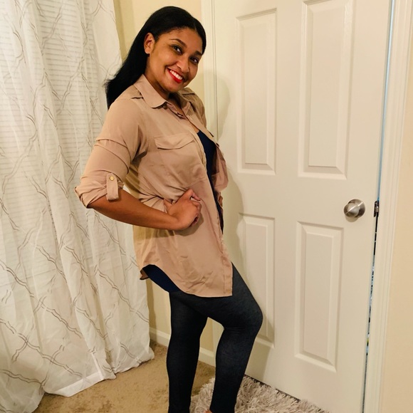 Micheal Kors Tan Button Down- Size Medium - Picture 1 of 3